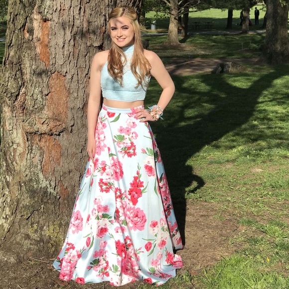 B. Darlin Prom Dress - Picture 2 of 2